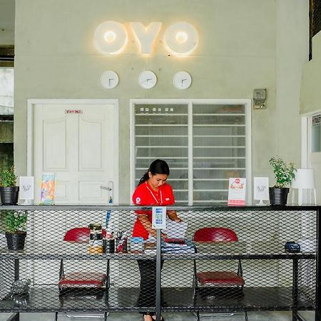 Oyo 183 The Pipe House Hotell Palembang Exteriör bild