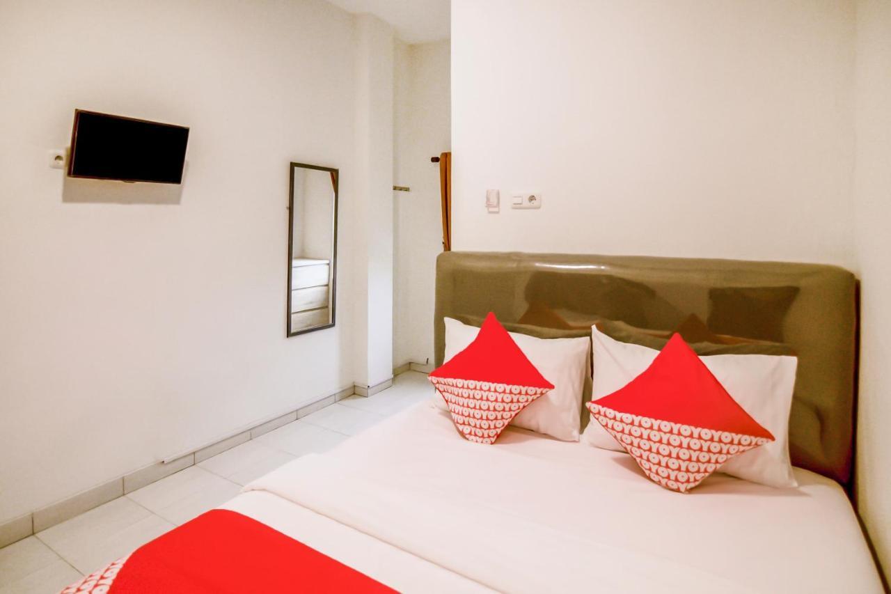 Oyo 183 The Pipe House Hotell Palembang Exteriör bild