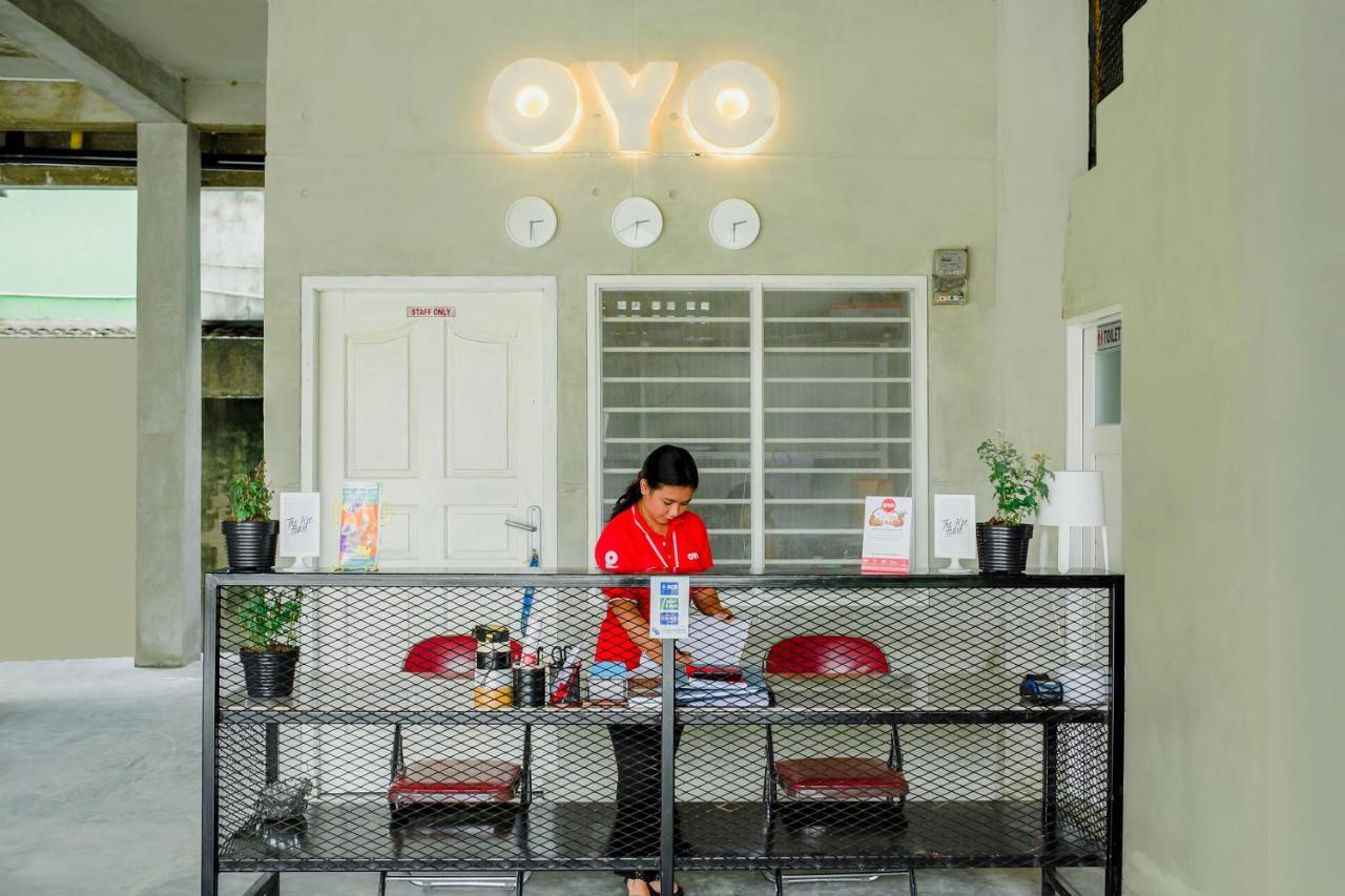 Oyo 183 The Pipe House Hotell Palembang Exteriör bild