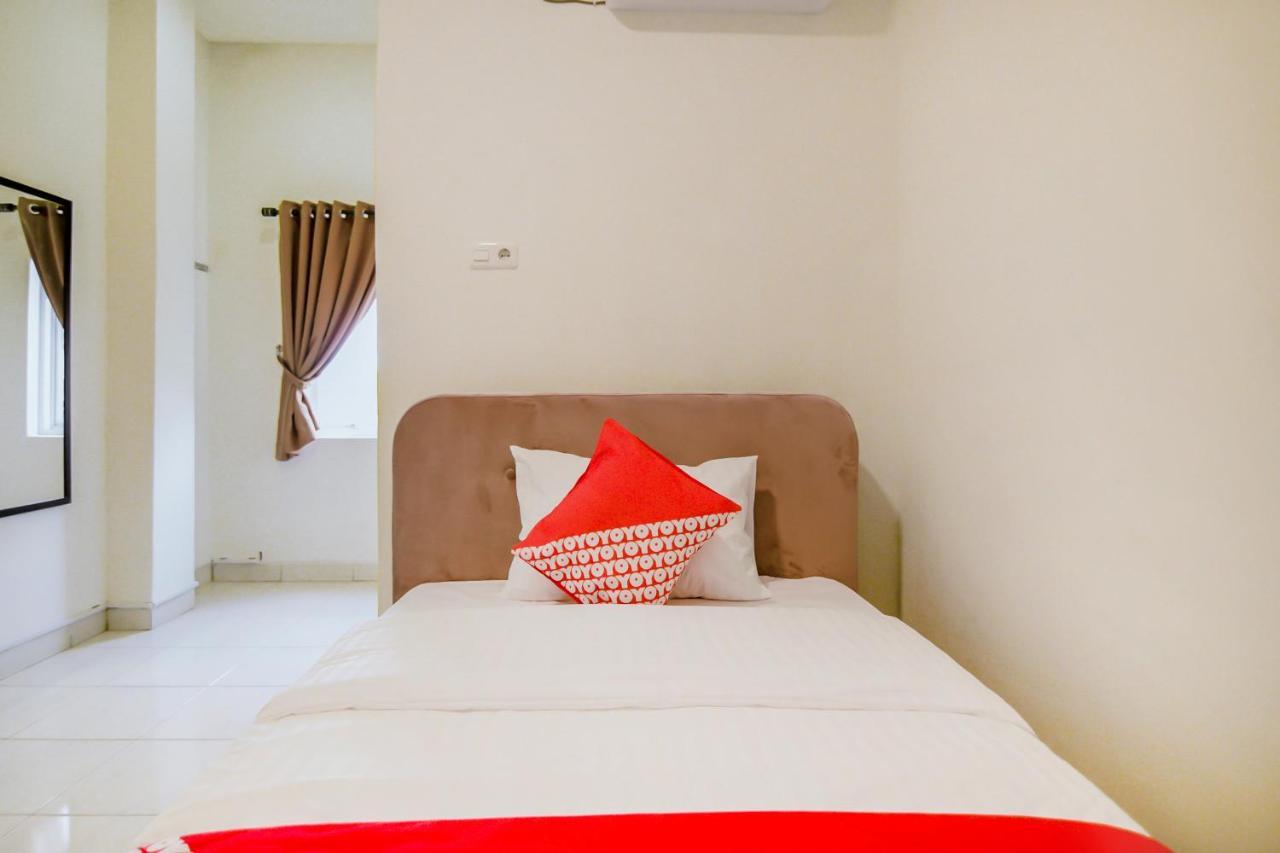 Oyo 183 The Pipe House Hotell Palembang Exteriör bild
