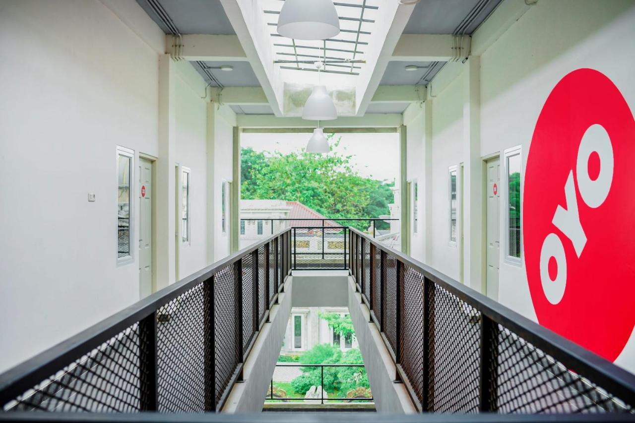 Oyo 183 The Pipe House Hotell Palembang Exteriör bild