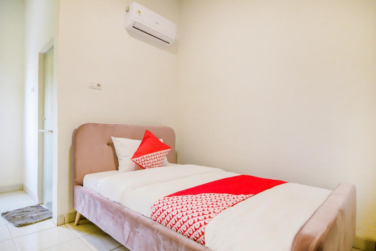 Oyo 183 The Pipe House Hotell Palembang Exteriör bild