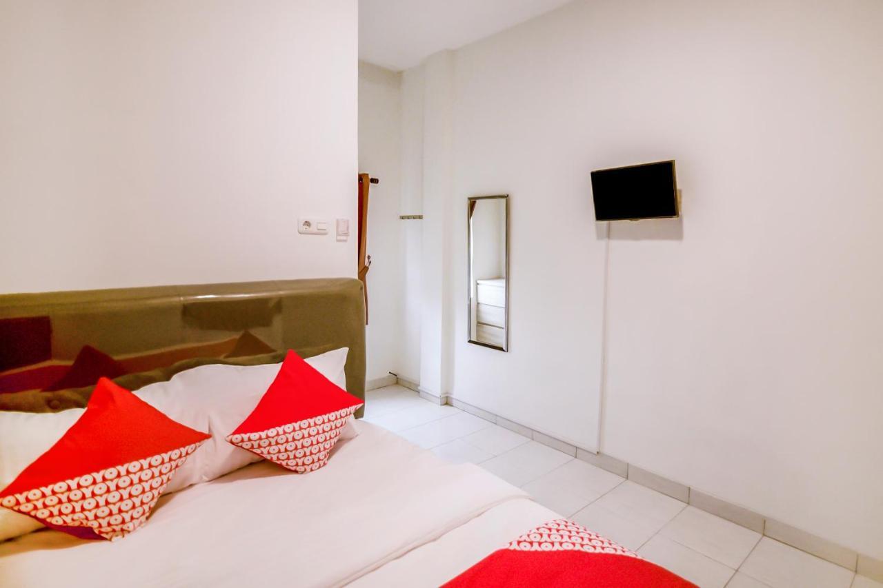 Oyo 183 The Pipe House Hotell Palembang Exteriör bild
