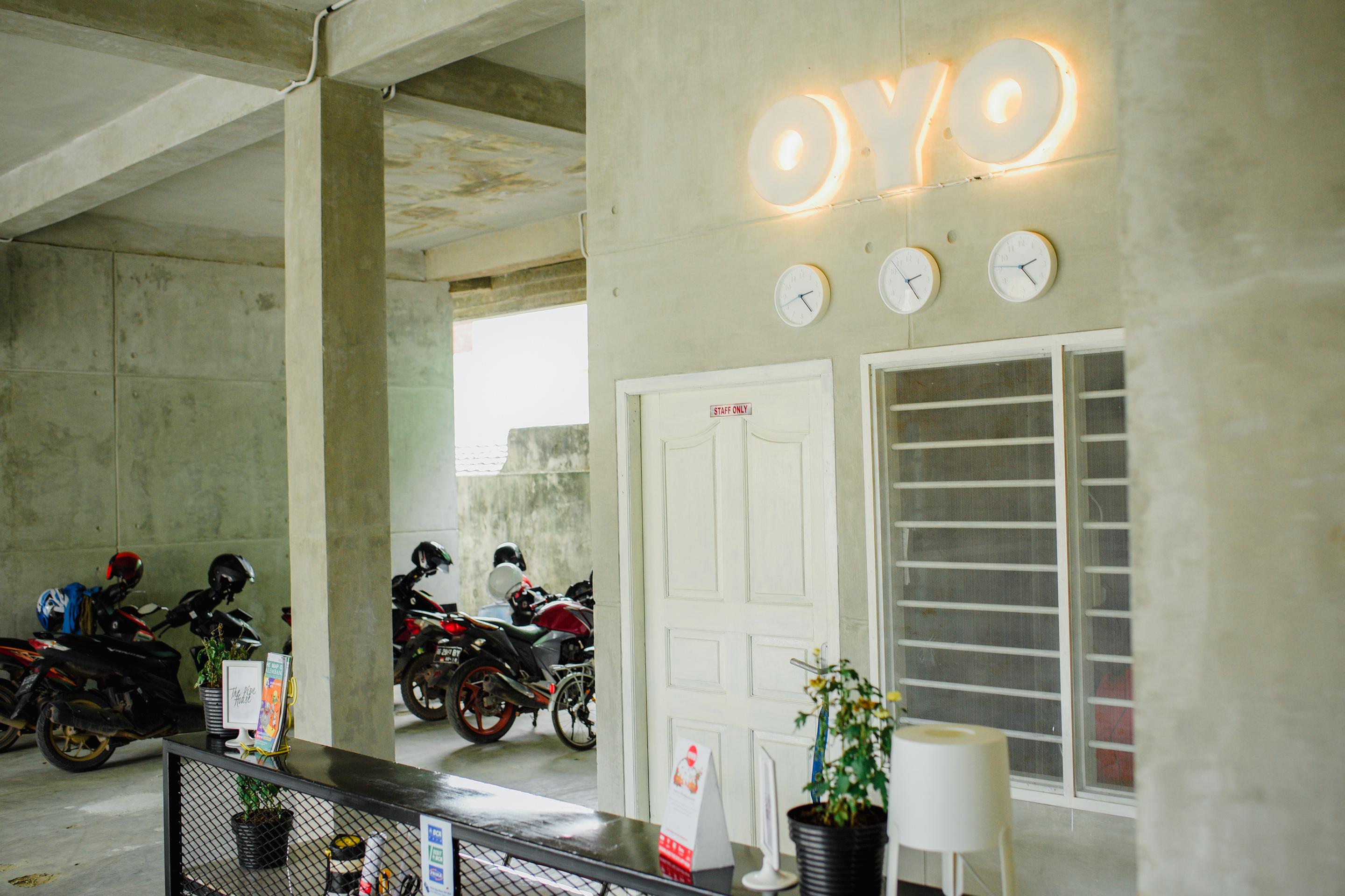 Oyo 183 The Pipe House Hotell Palembang Exteriör bild