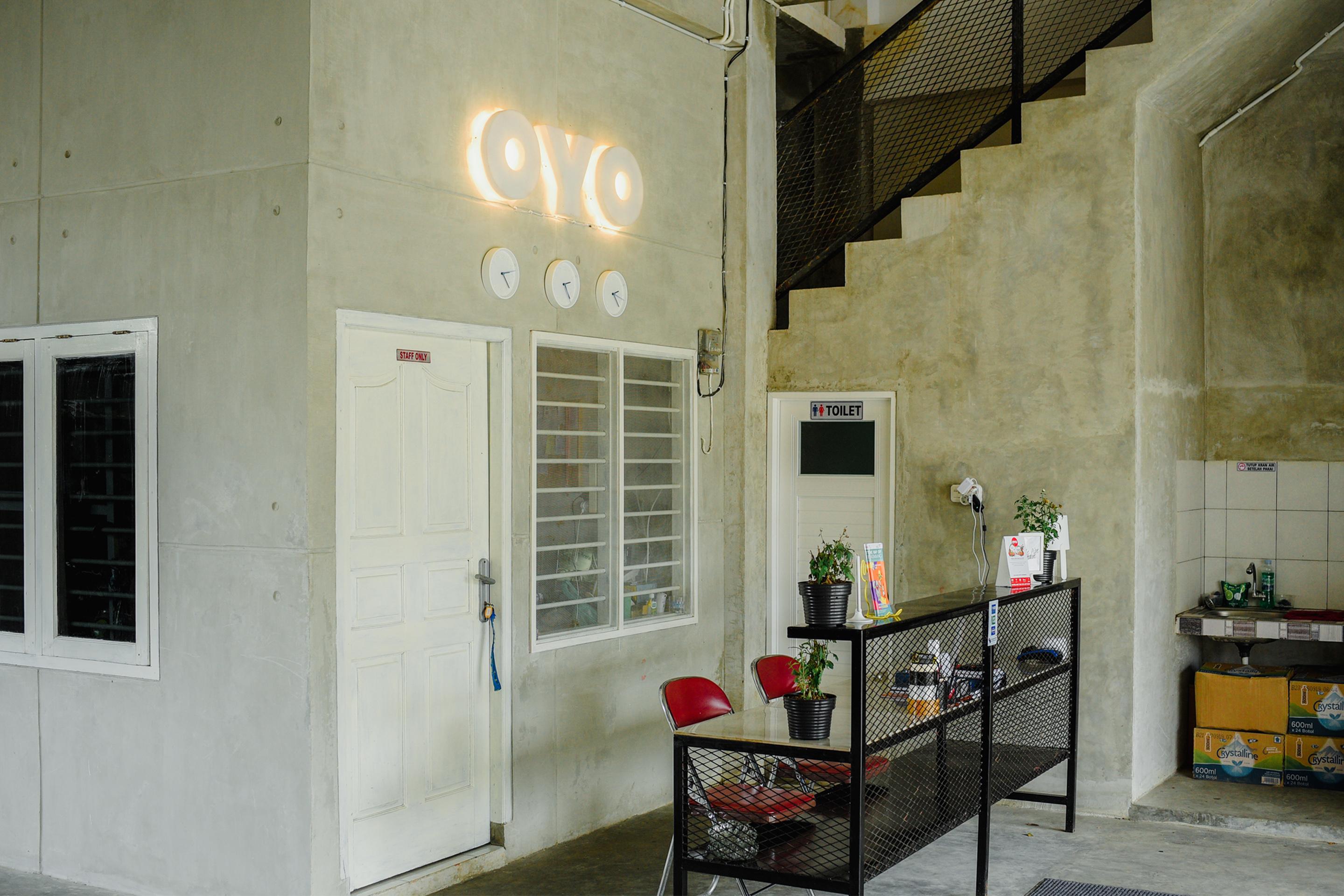 Oyo 183 The Pipe House Hotell Palembang Exteriör bild