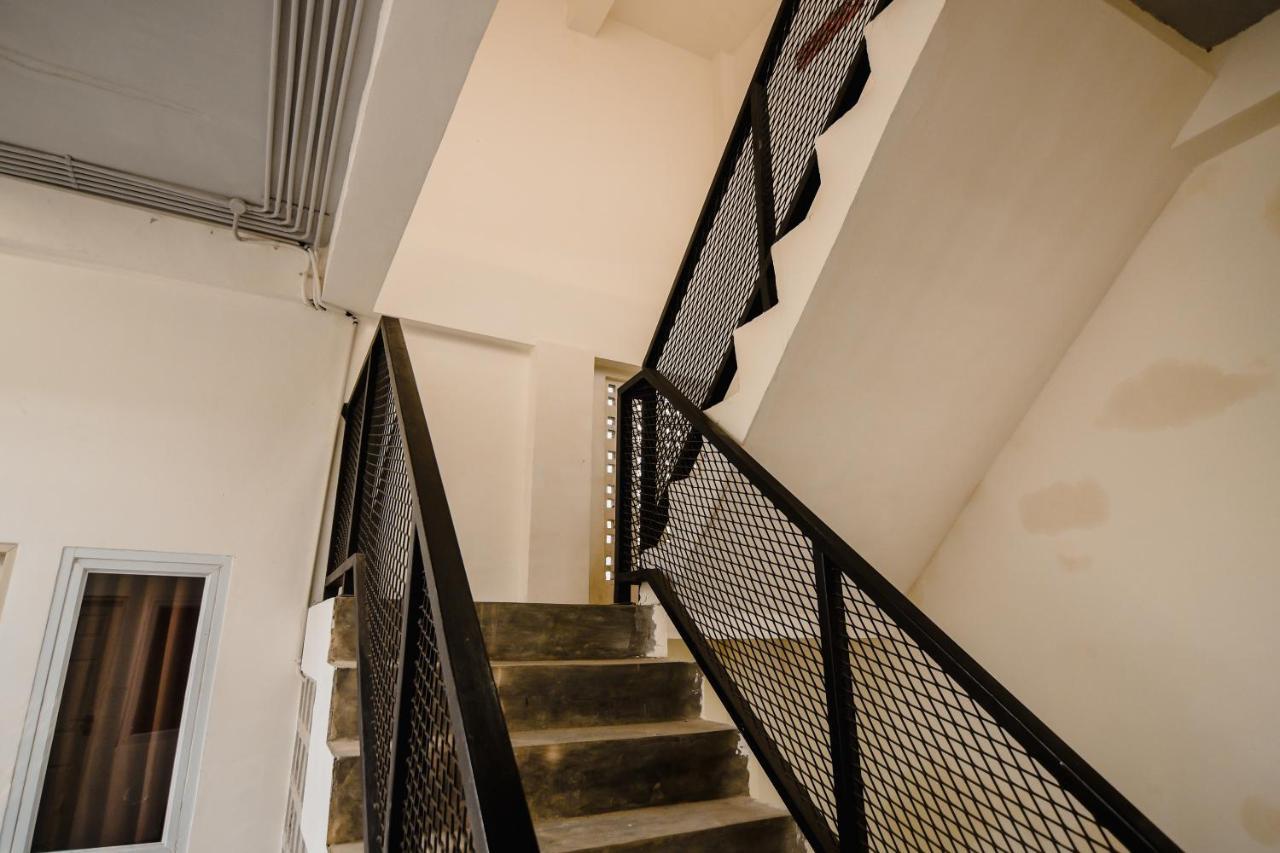 Oyo 183 The Pipe House Hotell Palembang Exteriör bild