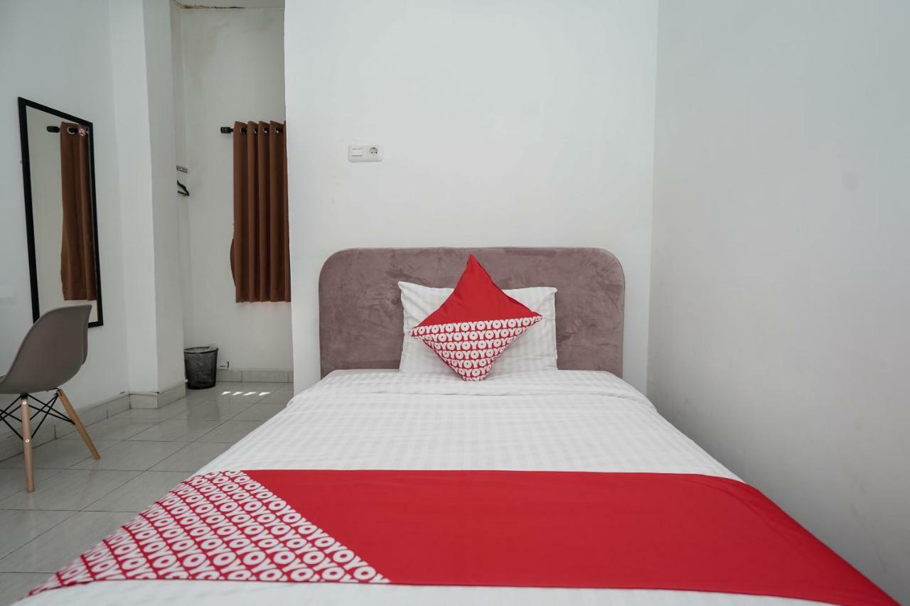 Oyo 183 The Pipe House Hotell Palembang Exteriör bild