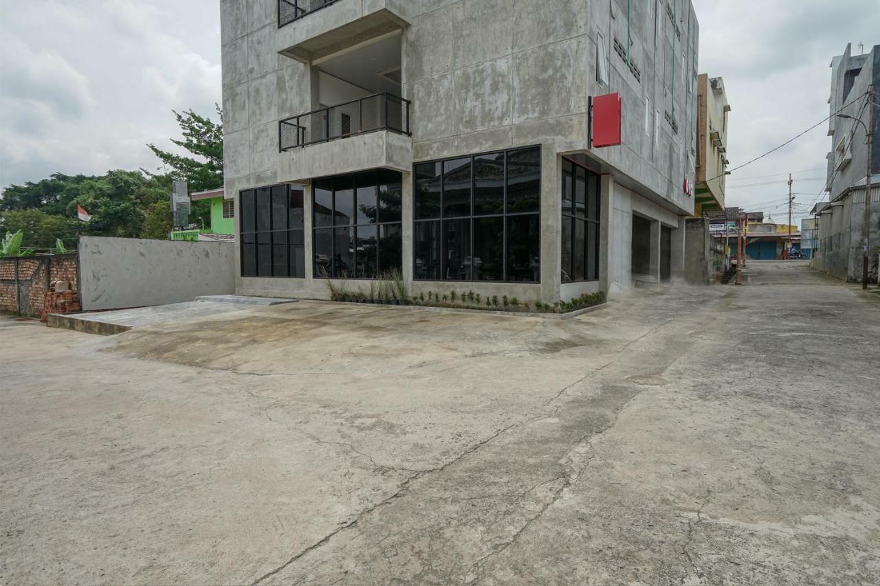 Oyo 183 The Pipe House Hotell Palembang Exteriör bild